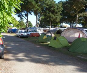 Profites des emplacements pour vos tentes au camping Du Golf à Pornic